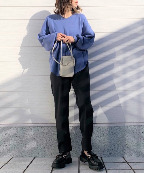 Q(キュー)の「やわもちラウンドヘムニット(ニット/セーター・レディース・ブルー/アイボリー/スモークピンク・MEDIUM)」の5枚目の写真