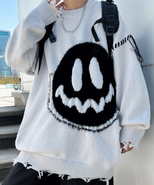 『.KOM/ドットケーオーエム』ビッグスマイリーステッチ入りダメージルーズニット【Y】【CN】（ニット/セーター）｜.KOM（ドットコム） 5,390円