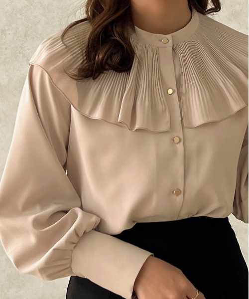 apres jour clair(アプレジュールクレア)の「【apres jour clair】プリーツ襟ブラウス【ZOZOTOWN限定アイテム】(シャツ/ブラウス・レディース・アイボリー/ライトベージュ・X-LARGE/フリー)」の2枚目の写真