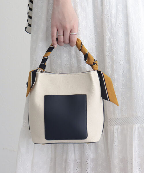 fredy emue（フレディエミュ）の「キャンバス×合皮ワンハンドルバッグ（トートバッグ・レディース・ネイビー/キャメル・FREE）」の7枚目の写真