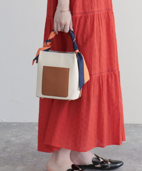 fredy emue（フレディエミュ）の「キャンバス×合皮ワンハンドルバッグ（トートバッグ・レディース・ネイビー/キャメル・FREE）」の8枚目の写真