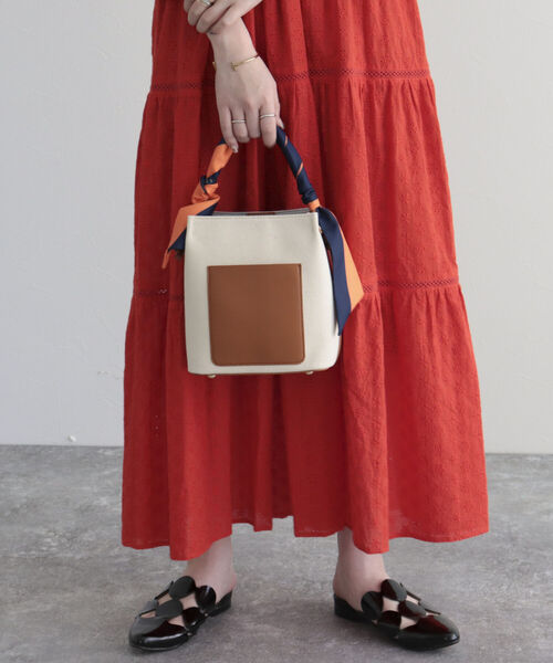 fredy emue（フレディエミュ）の「キャンバス×合皮ワンハンドルバッグ（トートバッグ・レディース・ネイビー/キャメル・FREE）」の9枚目の写真