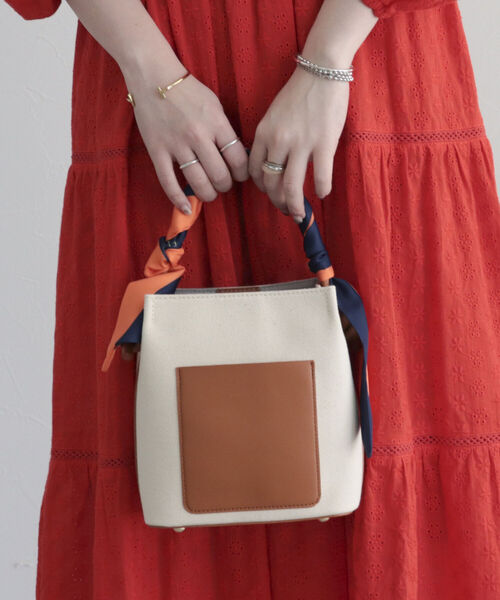fredy emue（フレディエミュ）の「キャンバス×合皮ワンハンドルバッグ（トートバッグ・レディース・ネイビー/キャメル・FREE）」の10枚目の写真