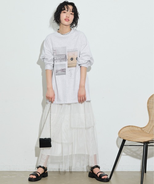 THE YOn（ザヨン）の「マルチフォトプリントロングスリーブTシャツ（Tシャツ/カットソー・レディース・グレー/チャコールグレー/オフホワイト・FREE）」の3枚目の写真