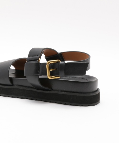 プラットフォームベルテッドサンダル