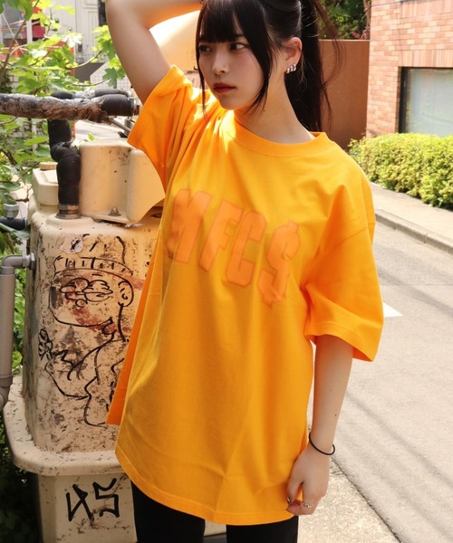 MFC STORE(エムエフシーストア)の「MFC STORE MFC$ Arch Logo T-SHIRT(Tシャツ/カットソー・メンズ・ブラック/ホワイト/ゴールド/イエロー/グリーン/アッシュ・S/M/L/XL/XXL)」の2枚目の写真