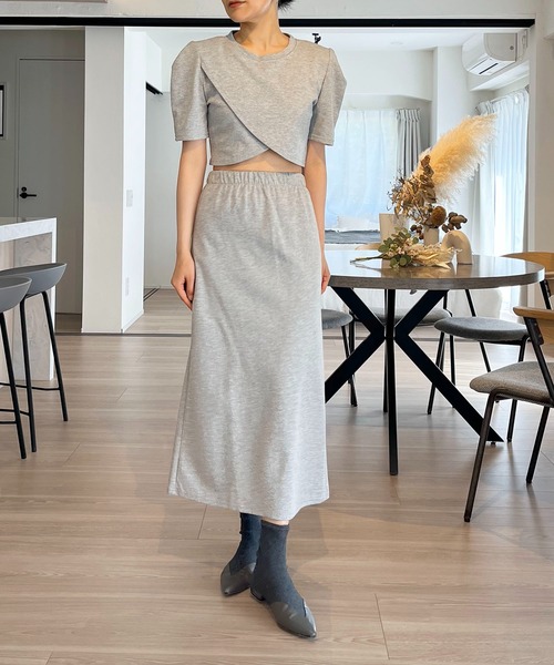 Jewelobe（ジュエローブ）の「カシュクールヘムクロップドトップス×スカート セットアップ（セットアップ・レディース・ベージュ/杢グレー/ブラック・FREE）」の3枚目の写真