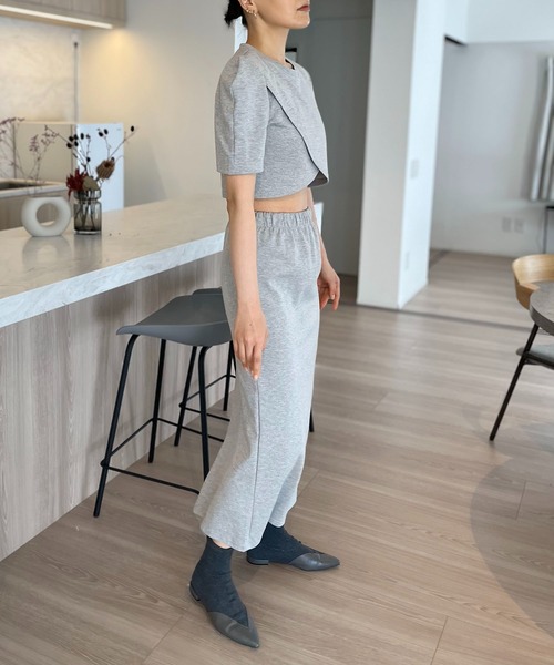 Jewelobe（ジュエローブ）の「カシュクールヘムクロップドトップス×スカート セットアップ（セットアップ・レディース・ベージュ/杢グレー/ブラック・FREE）」の4枚目の写真