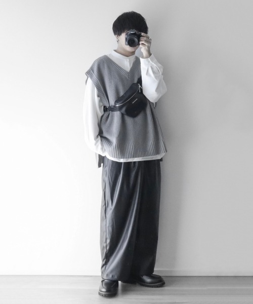 DEVICE（デバイス）の「【WEARISTA いつき×DEVICE コラボ】Rename ミニプレート フェイクレザー ウエストバッグ/ボディバッグ ショルダーバッグ（ボディバッグ/ウエストポーチ・メンズ・ブラック・FREE）」の4枚目の写真