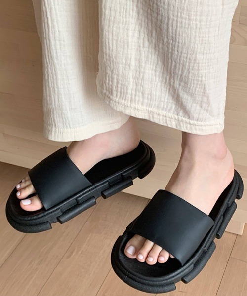 Fun & Daily（ファンアンドデイリー）の「F&D : ファッションソールラバーサンダル（サンダル・レディース・ホワイト/ブラック・SMALL）」の2枚目の写真