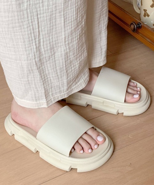 Fun & Daily（ファンアンドデイリー）の「F&D : ファッションソールラバーサンダル（サンダル・レディース・ホワイト/ブラック・SMALL）」の6枚目の写真