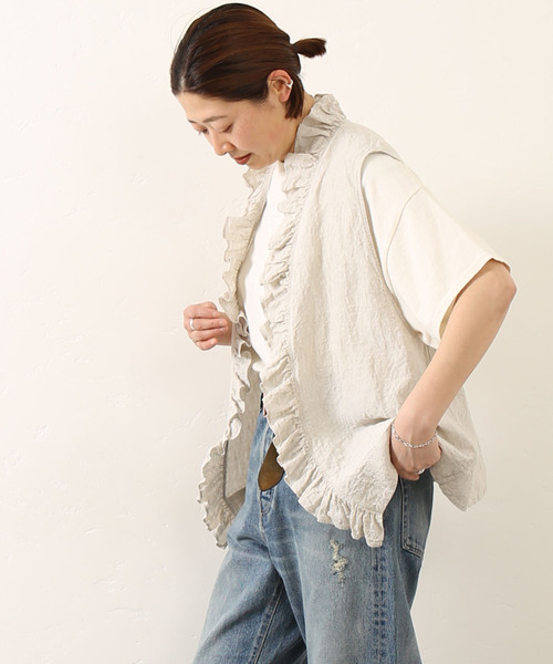 JOURNAL STANDARD LUXE(ジャーナルスタンダード ラックス)の「リネンダンガリー フリルベスト(ベスト・レディース・ベージュ/ブルー系その他・FREE)」の4枚目の写真