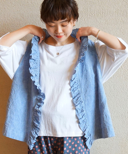 JOURNAL STANDARD LUXE(ジャーナルスタンダード ラックス)の「リネンダンガリー フリルベスト(ベスト・レディース・ベージュ/ブルー系その他・FREE)」の18枚目の写真