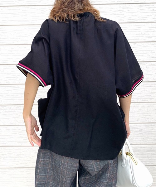 Q(キュー)の「リブドッキングクルーネックトップス(シャツ/ブラウス・レディース・ブラック/グレイッシュベージュ・MEDIUM)」の3枚目の写真