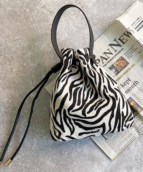 fredy emue（フレディエミュ）の「ドロストミニショルダーバッグ（ショルダーバッグ・レディース・ブラック系その他4/シルバー・FREE）」の5枚目の写真