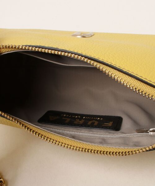 FURLA（フルラ）の「FURLA PRIMULA MINI C.BODY DOUBLE STRAP（ショルダーバッグ・レディース・イエロー・ONE SIZE）」の4枚目の写真