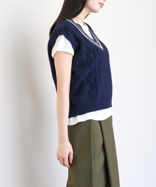 gossip!ロサンゼルス(ゴシップロサンゼルス)の「ケーブルニット Vネックベスト(ベスト・レディース・ボルドー/ネイビー/オフホワイト・FREE)」の11枚目の写真