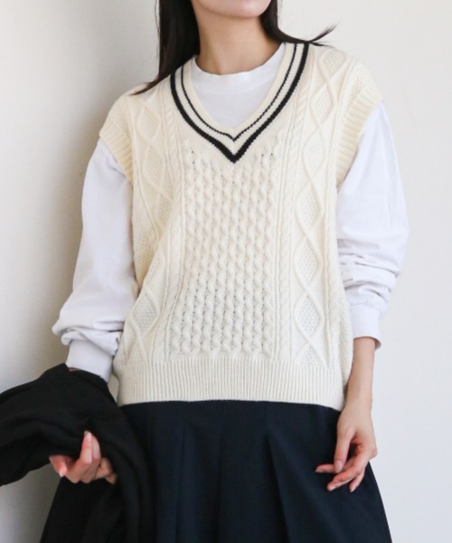 gossip!ロサンゼルス(ゴシップロサンゼルス)の「ケーブルニット Vネックベスト(ベスト・レディース・ボルドー/ネイビー/オフホワイト・FREE)」の4枚目の写真