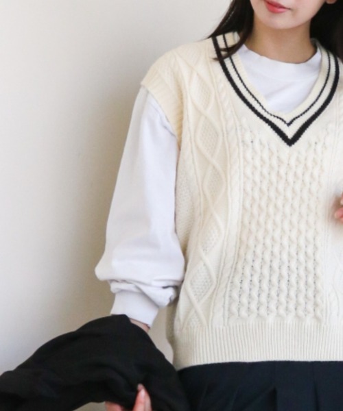 gossip!ロサンゼルス(ゴシップロサンゼルス)の「ケーブルニット Vネックベスト(ベスト・レディース・ボルドー/ネイビー/オフホワイト・FREE)」の7枚目の写真