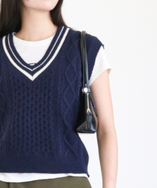 gossip!ロサンゼルス(ゴシップロサンゼルス)の「ケーブルニット Vネックベスト(ベスト・レディース・ボルドー/ネイビー/オフホワイト・FREE)」の12枚目の写真