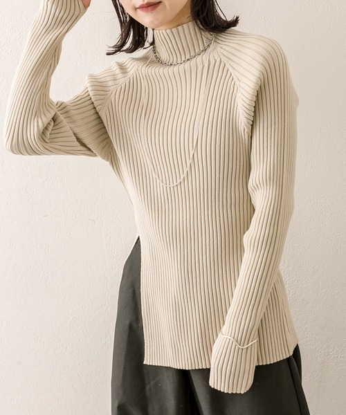 mystic(ミスティック)の「サイドスリットハイネックリブニット(ニット/セーター・レディース・グリーン/チャコールグレー/アイボリー/ベージュ/ブルー/ブラック・FREE)」の20枚目の写真