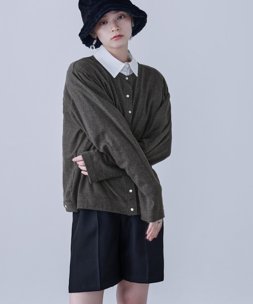 Fashion Letter（ファッションレター）の「【M-5L】パールボタンクルーネックカーデ（カーディガン/ボレロ・レディース・カーキ/ブラック/杢グレー/バーガンディー/チャコール・M～Ｌ/4L～5L/LL～3L）」の4枚目の写真