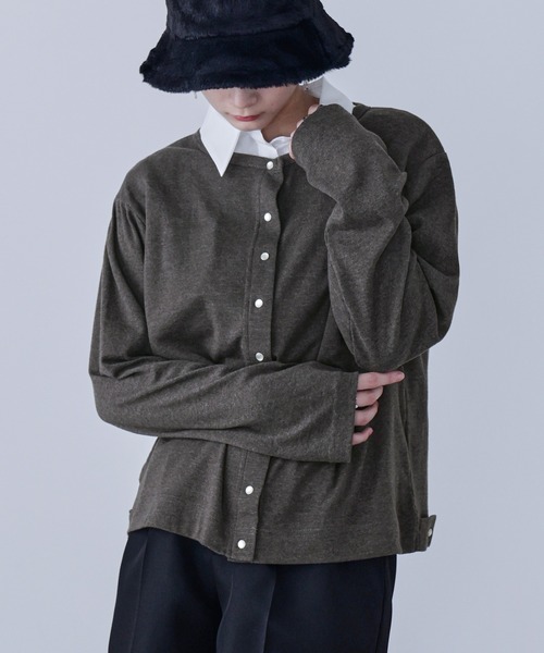 Fashion Letter（ファッションレター）の「【M-5L】パールボタンクルーネックカーデ（カーディガン/ボレロ・レディース・カーキ/ブラック/杢グレー/バーガンディー/チャコール・M～Ｌ/4L～5L/LL～3L）」の13枚目の写真