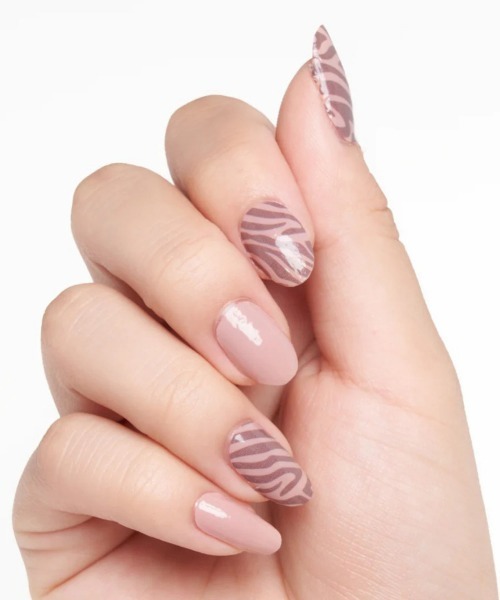 INCOCO（インココ）の「【INCOCO】貼るだけマニキュア -フェイバリット タイム - [I]（ネイルシール/ネイルチップ・レディース・その他1/その他2/パープル系その他/パープル系その他2・ONESIZE）」の4枚目の写真