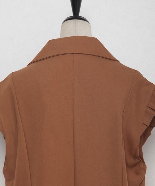 ANOTHER S(アナザーエス)の「プリーツフレンチ袖ダブルテーラードベストジレ(スーツベスト・レディース・キャメル/ブラック/グレー・FREE)」の15枚目の写真