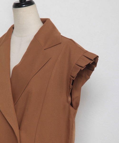 ANOTHER S(アナザーエス)の「プリーツフレンチ袖ダブルテーラードベストジレ(スーツベスト・レディース・キャメル/ブラック/グレー・FREE)」の16枚目の写真