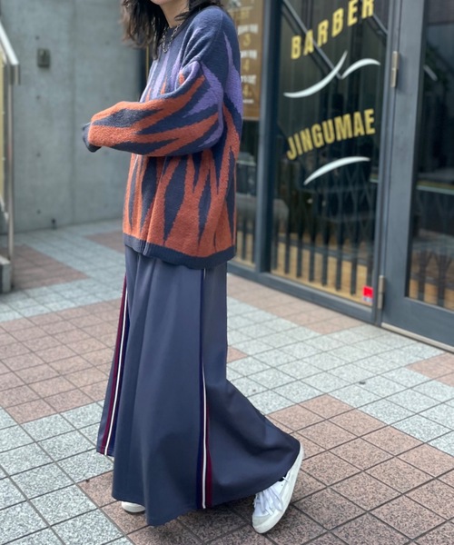 mi via loca（ミヴィアロカ）の「サイドラインジャージフレアスカート（スカート・レディース・グレー/チャコールグレー/ブラック・FREE）」の11枚目の写真