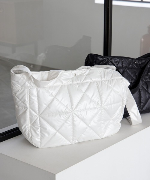 LAKOLE（ラコレ）の「キルトショルダーバッグ / 990407（ショルダーバッグ・メンズ・ブラック/オフホワイト・FREE）」の13枚目の写真