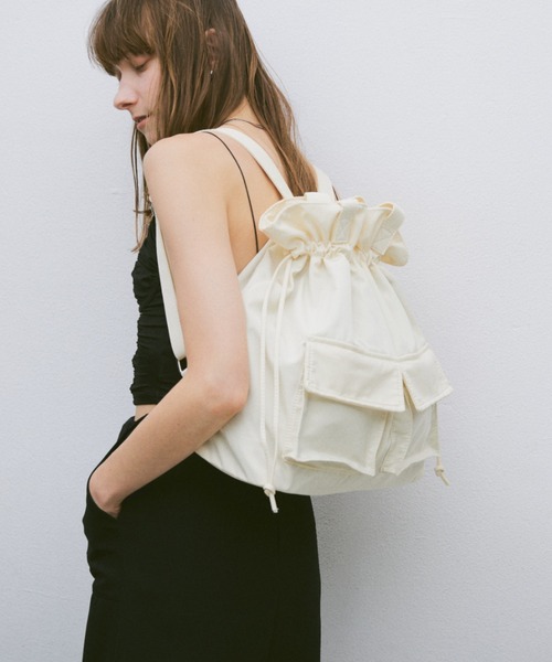 un/neu(アンノイ)の「ビッグポケットナイロン2WAYバッグ / 巾着バッグ / A4トート/ リュック(トートバッグ・レディース・ネイビー/ホワイト/ブラック・FREE)」の7枚目の写真