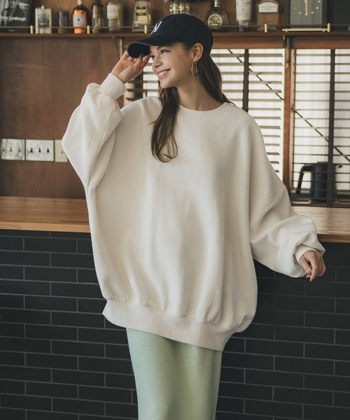 coca(coca)(コカ)の「【WEB限定セール】裏起毛オーバーサイズトップス(スウェット・レディース・ブラック/アイボリー・M/L)」の1枚目の写真