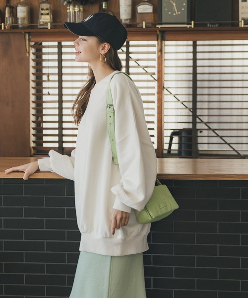 coca(coca)(コカ)の「【WEB限定セール】裏起毛オーバーサイズトップス(スウェット・レディース・ブラック/アイボリー・M/L)」の4枚目の写真