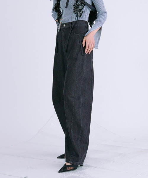 Ezick（エジック）の「Mode silhouetteカーブデニムパンツ