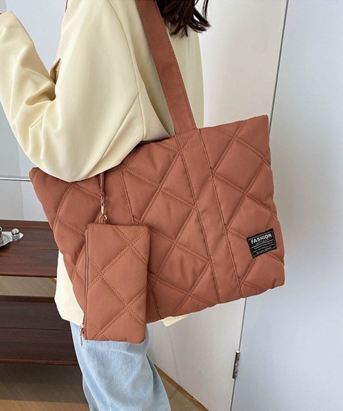 Miniministore(ミニミニストア)の「ポーチ付き キルティング トートバッグ(トートバッグ・レディース・ブラック/ベージュ/ダークオレンジ・FREE)」の3枚目の写真