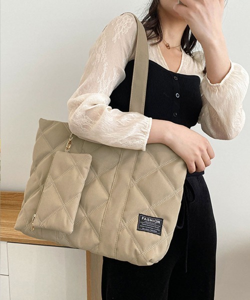 Miniministore(ミニミニストア)の「ポーチ付き キルティング トートバッグ(トートバッグ・レディース・ブラック/ベージュ/ダークオレンジ・FREE)」の4枚目の写真