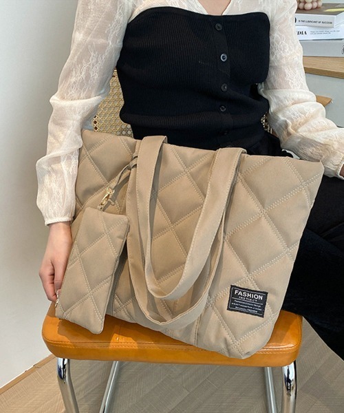 Miniministore(ミニミニストア)の「ポーチ付き キルティング トートバッグ(トートバッグ・レディース・ブラック/ベージュ/ダークオレンジ・FREE)」の6枚目の写真