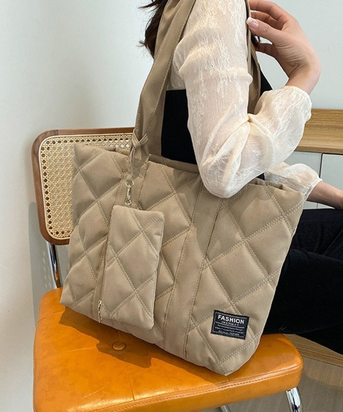 Miniministore(ミニミニストア)の「ポーチ付き キルティング トートバッグ(トートバッグ・レディース・ブラック/ベージュ/ダークオレンジ・FREE)」の7枚目の写真