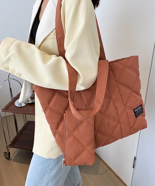 Miniministore(ミニミニストア)の「ポーチ付き キルティング トートバッグ(トートバッグ・レディース・ブラック/ベージュ/ダークオレンジ・FREE)」の12枚目の写真