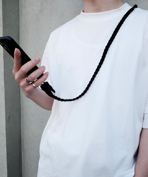 ARTIFICIAL SWEETENER(アーティフィシャル スウィートナー)の「ARTIFICIAL SWEETENER 編み込みスマホショルダーストラップ【ストラップシート付き】(スマホグッズ・メンズ・ブラック/ブラック系2/ブラック×ホワイト/ブラック系1/グレー/ホワイト/アイボリー/その他/オリーブ/ネイビー/その他1/その他2/その他3/ブラック系3/バーガンディー/ブラック系4/ブラック系5/ブラック系6/ピンク/ホワイト系1/ブラック系7/グリーン系その他/パープル/オレンジ系1/オレンジ系2/シルバー/ブルー/ワインレッド/ブラック×グレー/ライトパープル・ONESIZE)」の7枚目の写真