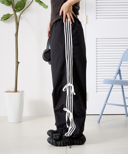 kutir(クティール)の「サイドリボンナイロンパンツ(その他パンツ・レディース・ブルー/ブラック/ライトグレー・SMALL/MEDIUM)」の2枚目の写真