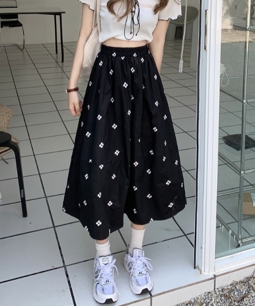 gossip!ロサンゼルス(ゴシップロサンゼルス)の「小花柄ナチュラルミディスカート(スカート・レディース・ホワイト/ブラック・FREE)」の15枚目の写真