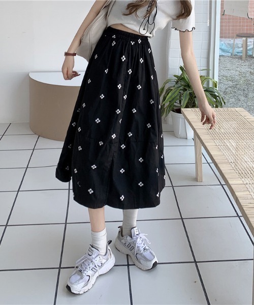 gossip!ロサンゼルス(ゴシップロサンゼルス)の「小花柄ナチュラルミディスカート(スカート・レディース・ホワイト/ブラック・FREE)」の14枚目の写真