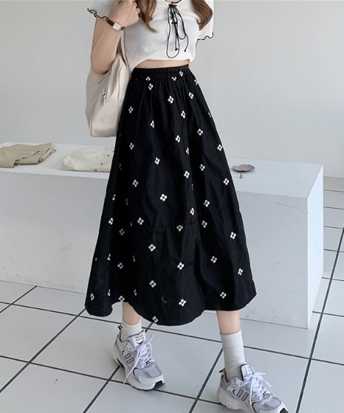 gossip!ロサンゼルス(ゴシップロサンゼルス)の「小花柄ナチュラルミディスカート(スカート・レディース・ホワイト/ブラック・FREE)」の13枚目の写真