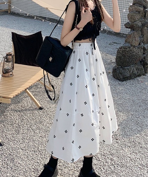 gossip!ロサンゼルス(ゴシップロサンゼルス)の「小花柄ナチュラルミディスカート(スカート・レディース・ホワイト/ブラック・FREE)」の4枚目の写真