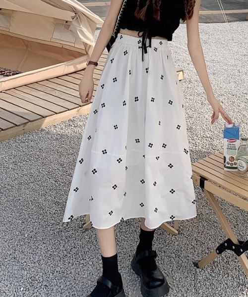 gossip!ロサンゼルス(ゴシップロサンゼルス)の「小花柄ナチュラルミディスカート(スカート・レディース・ホワイト/ブラック・FREE)」の3枚目の写真