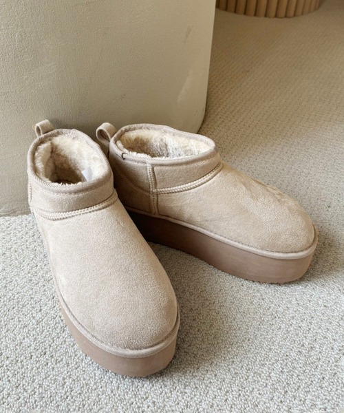 one after another NICE CLAUP（ワンアフターアナザーナイスクラップ）の「NC刺繍入りフェイクムートンショートブーツ（ブーツ・レディース・ブラウン/アイボリー/ダークブラウン・S/M/L）」の2枚目の写真