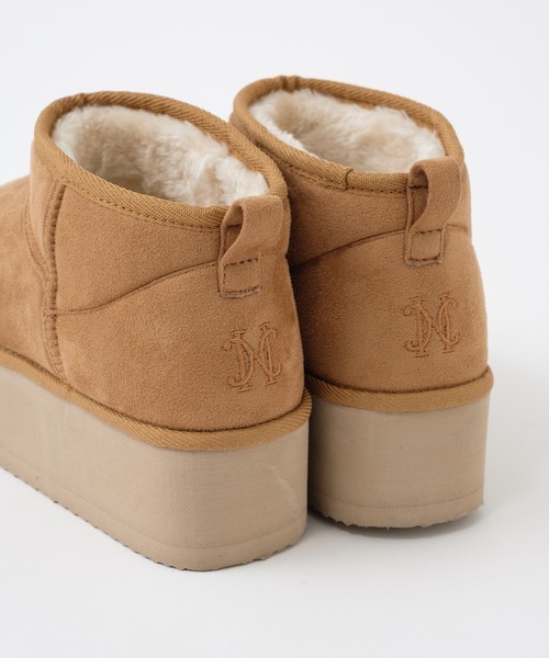 one after another NICE CLAUP（ワンアフターアナザーナイスクラップ）の「NC刺繍入りフェイクムートンショートブーツ（ブーツ・レディース・ブラウン/アイボリー/ダークブラウン・S/M/L）」の14枚目の写真